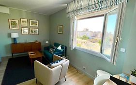 Vue Sur Rade Appartement Elegant Vaste Climatise Etage Eleve Ascenseur Proche Parking Et Toutes Commodites Au Coeur Du Toulon Historique